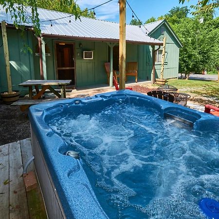 Steps From Downtown Pigeon Forge Parkway + Private Hottub And Firepit - Wifi - Firefly Bungalows Dış mekan fotoğraf
