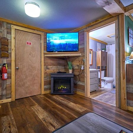 Steps From Downtown Pigeon Forge Parkway + Private Hottub And Firepit - Wifi - Firefly Bungalows Dış mekan fotoğraf