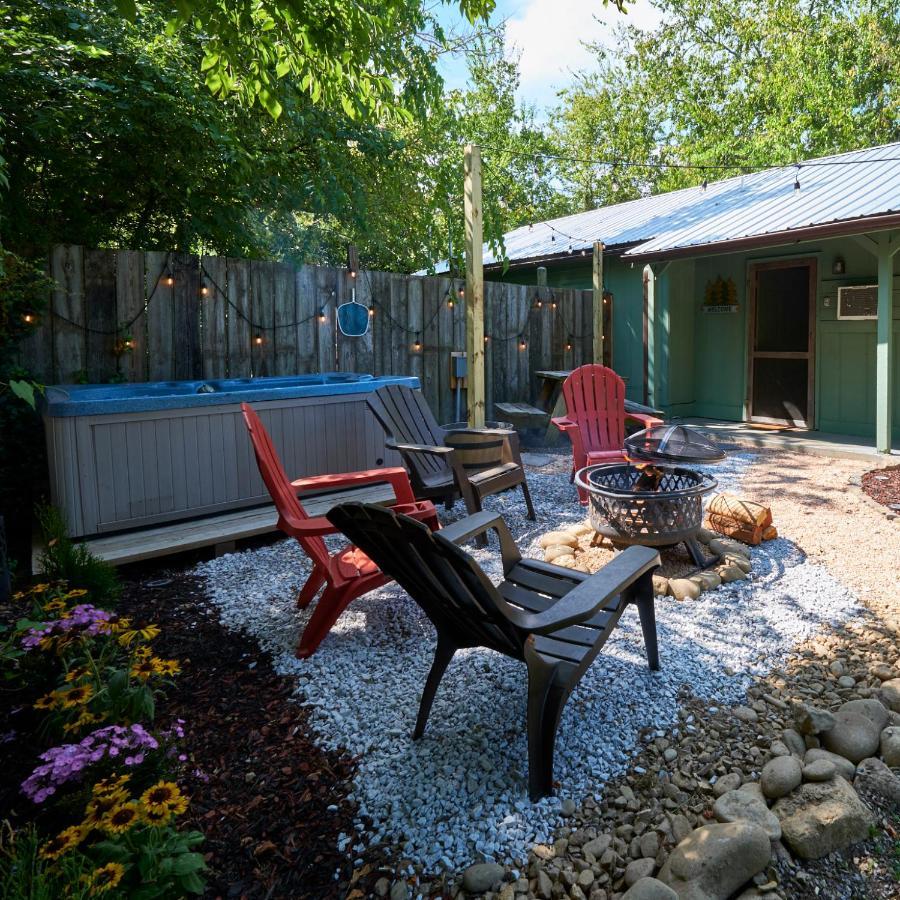 Steps From Downtown Pigeon Forge Parkway + Private Hottub And Firepit - Wifi - Firefly Bungalows Dış mekan fotoğraf