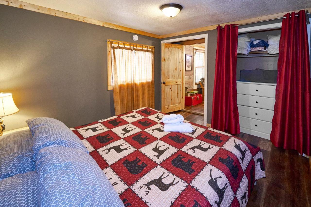 Steps From Downtown Pigeon Forge Parkway + Private Hottub And Firepit - Wifi - Firefly Bungalows Dış mekan fotoğraf