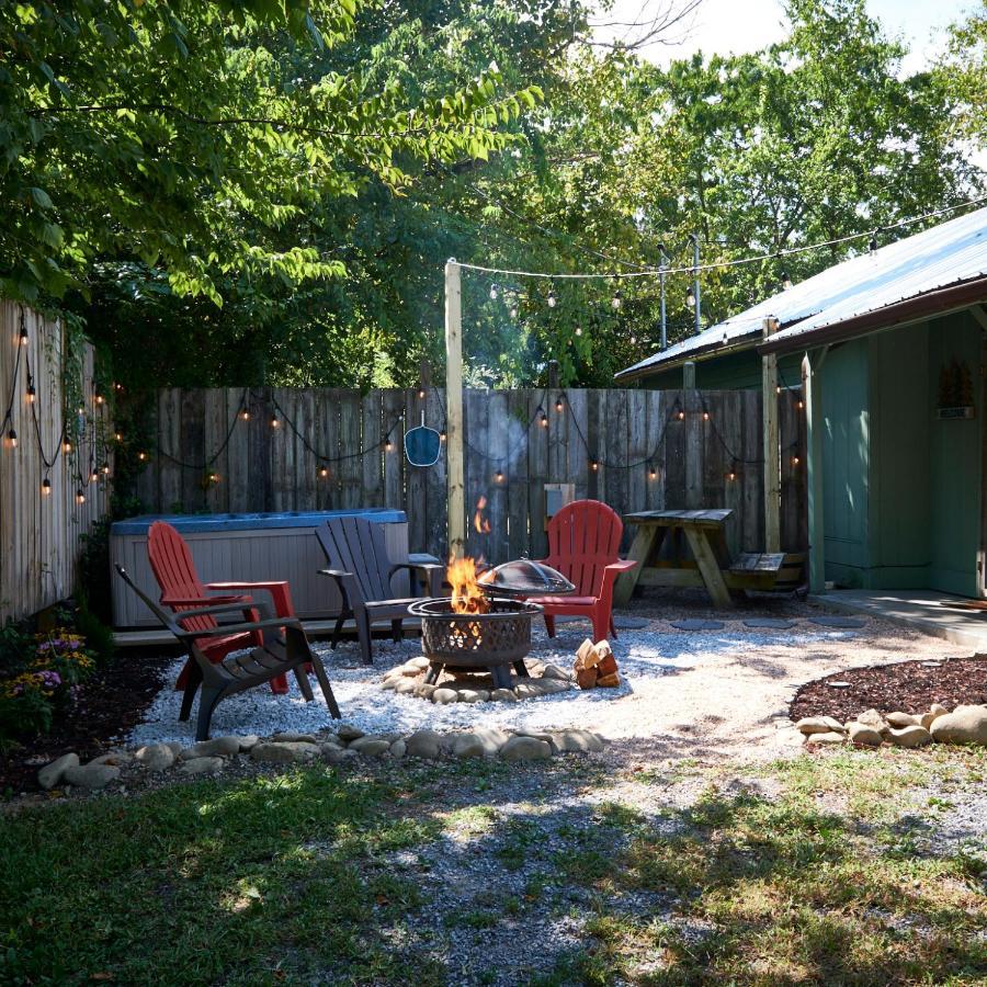 Steps From Downtown Pigeon Forge Parkway + Private Hottub And Firepit - Wifi - Firefly Bungalows Dış mekan fotoğraf