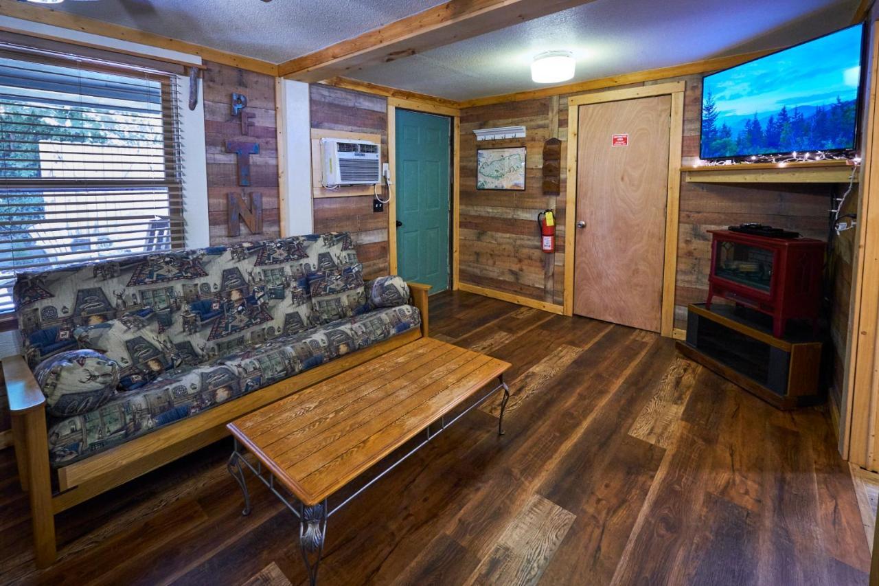 Steps From Downtown Pigeon Forge Parkway + Private Hottub And Firepit - Wifi - Firefly Bungalows Dış mekan fotoğraf