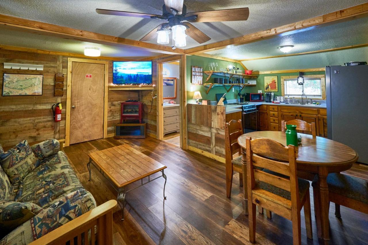 Steps From Downtown Pigeon Forge Parkway + Private Hottub And Firepit - Wifi - Firefly Bungalows Dış mekan fotoğraf