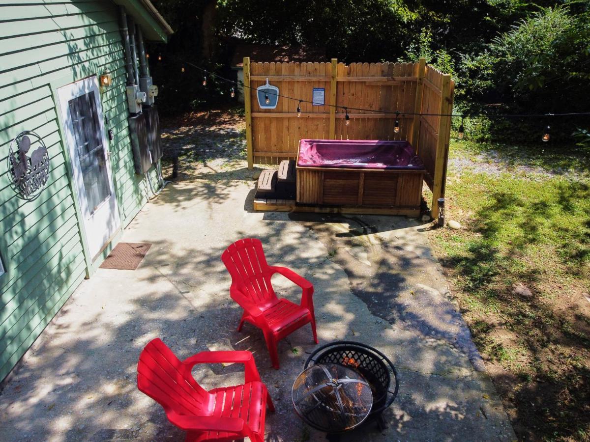 Steps From Downtown Pigeon Forge Parkway + Private Hottub And Firepit - Wifi - Firefly Bungalows Dış mekan fotoğraf