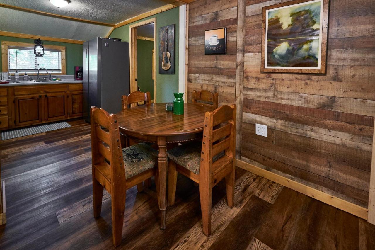 Steps From Downtown Pigeon Forge Parkway + Private Hottub And Firepit - Wifi - Firefly Bungalows Dış mekan fotoğraf