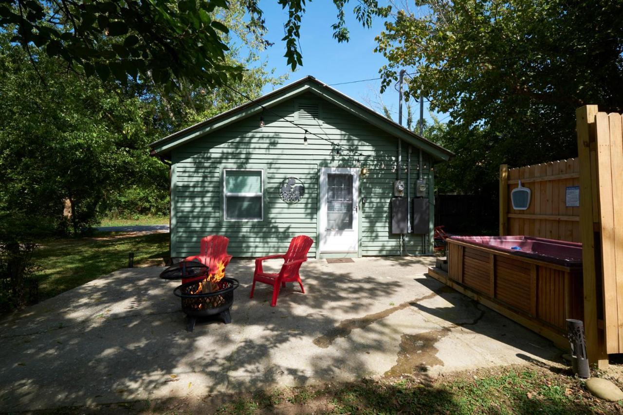 Steps From Downtown Pigeon Forge Parkway + Private Hottub And Firepit - Wifi - Firefly Bungalows Dış mekan fotoğraf