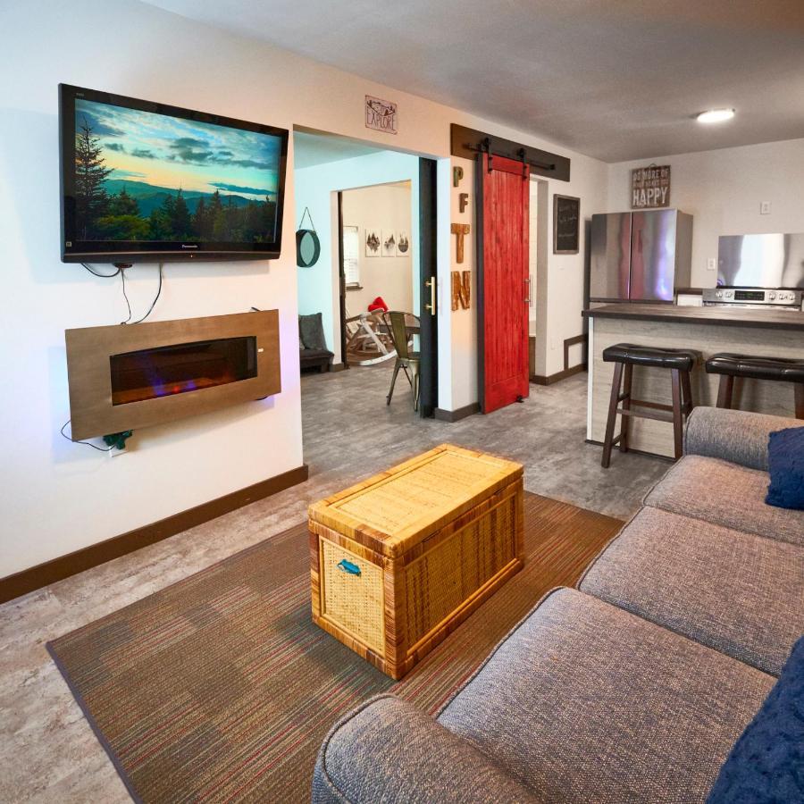 Steps From Downtown Pigeon Forge Parkway + Private Hottub And Firepit - Wifi - Firefly Bungalows Dış mekan fotoğraf