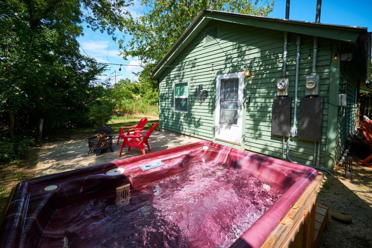 Steps From Downtown Pigeon Forge Parkway + Private Hottub And Firepit - Wifi - Firefly Bungalows Dış mekan fotoğraf
