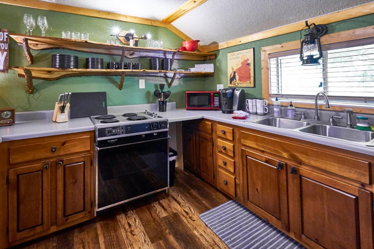 Steps From Downtown Pigeon Forge Parkway + Private Hottub And Firepit - Wifi - Firefly Bungalows Dış mekan fotoğraf