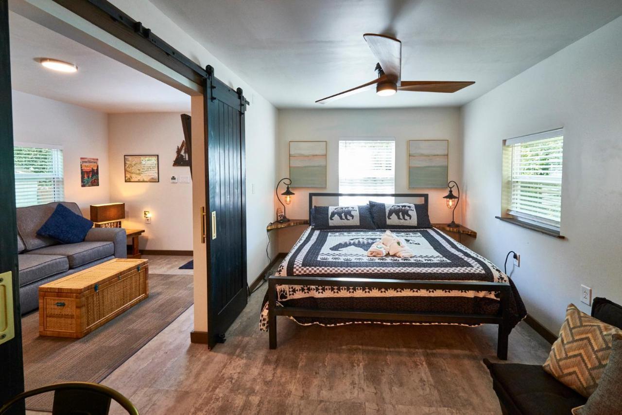 Steps From Downtown Pigeon Forge Parkway + Private Hottub And Firepit - Wifi - Firefly Bungalows Dış mekan fotoğraf