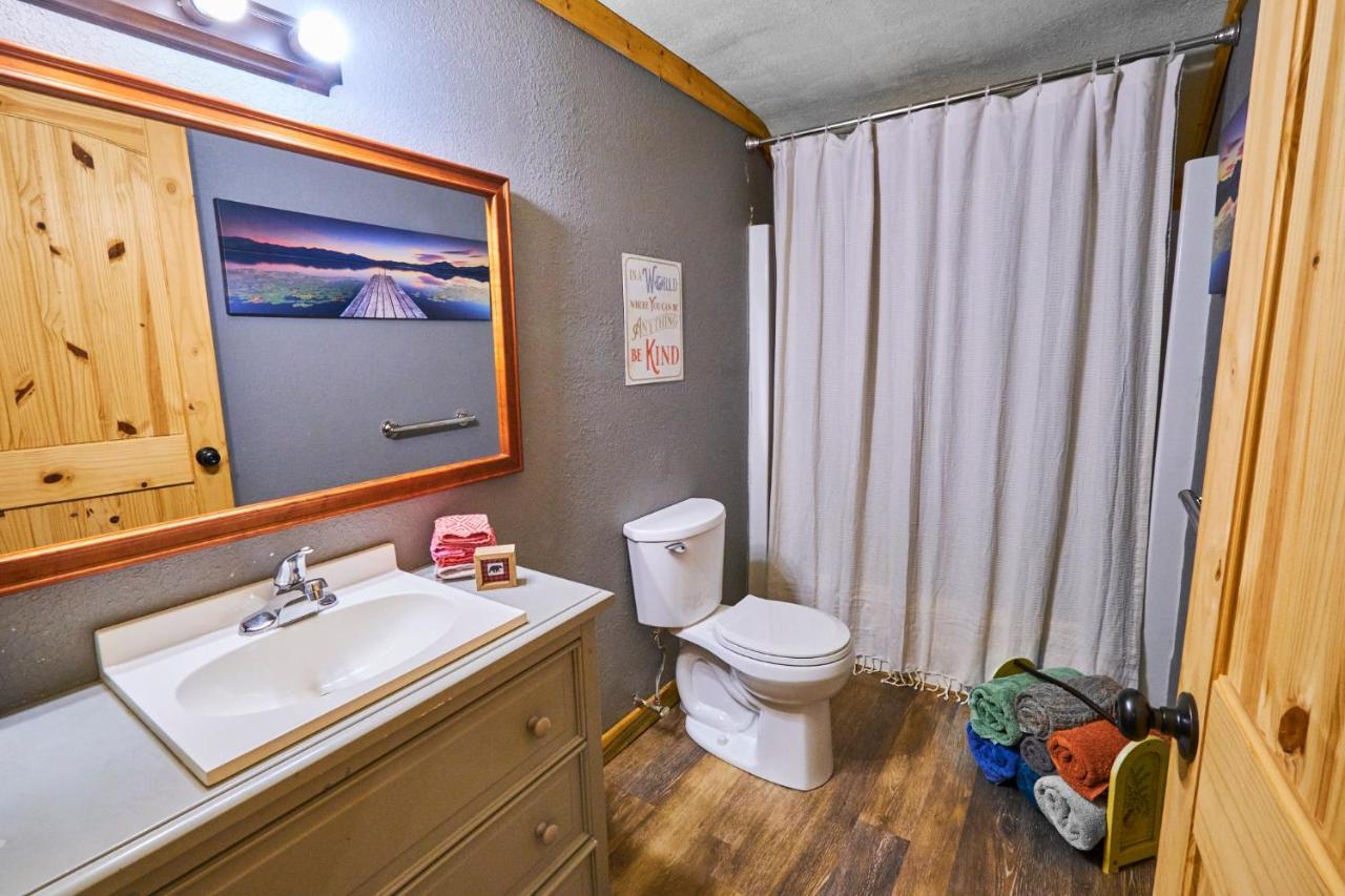 Steps From Downtown Pigeon Forge Parkway + Private Hottub And Firepit - Wifi - Firefly Bungalows Dış mekan fotoğraf