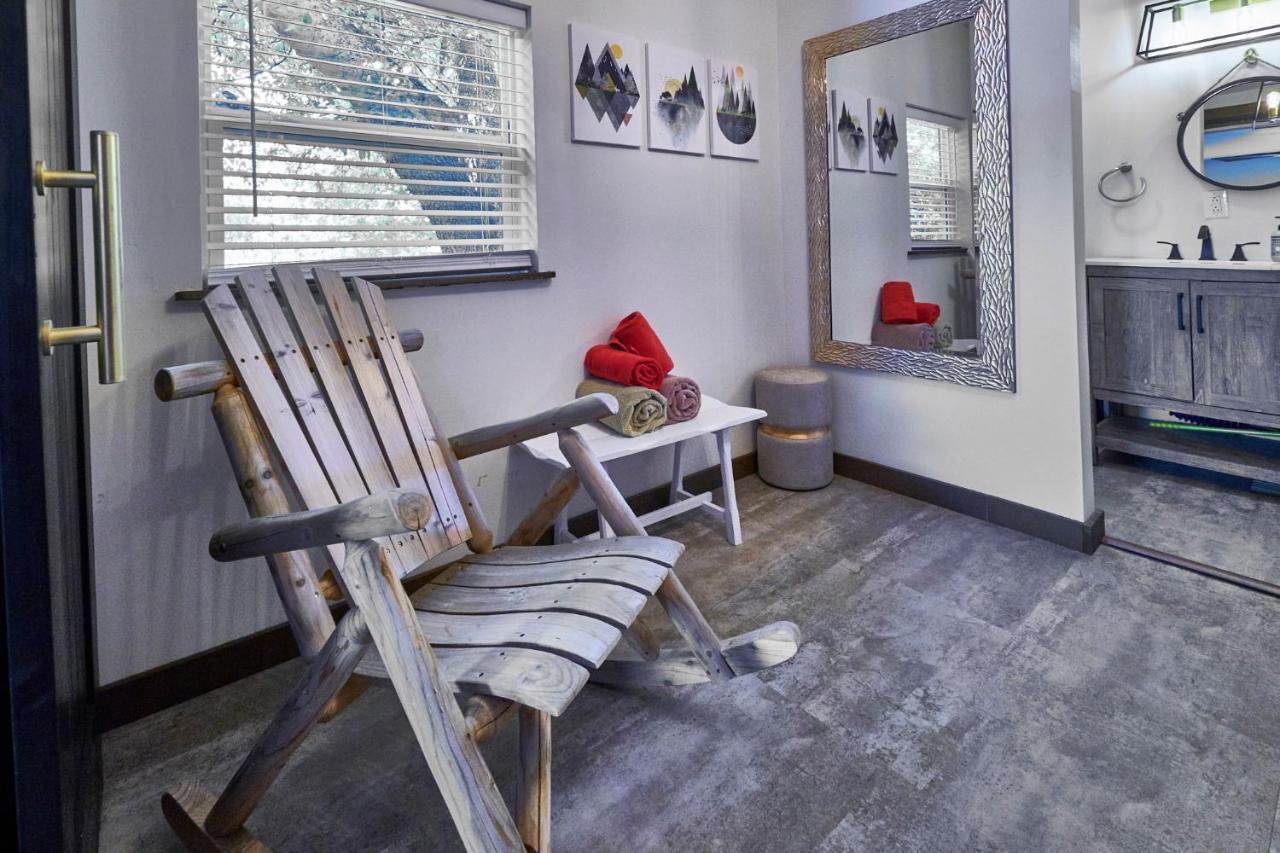 Steps From Downtown Pigeon Forge Parkway + Private Hottub And Firepit - Wifi - Firefly Bungalows Dış mekan fotoğraf