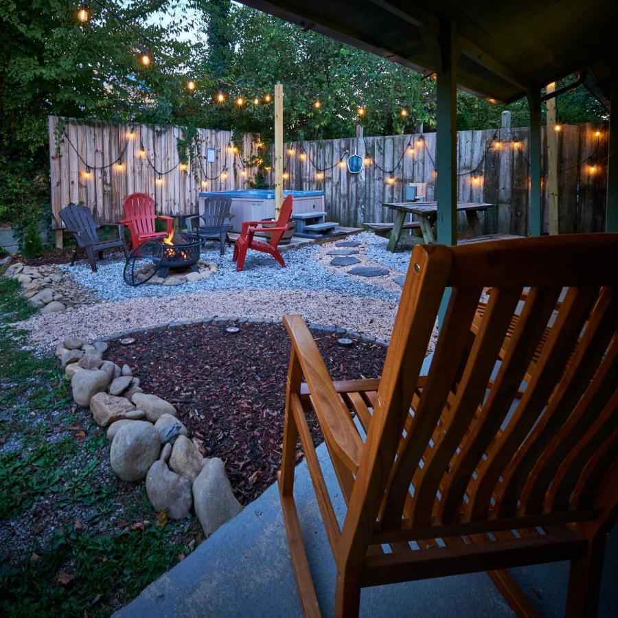 Steps From Downtown Pigeon Forge Parkway + Private Hottub And Firepit - Wifi - Firefly Bungalows Dış mekan fotoğraf