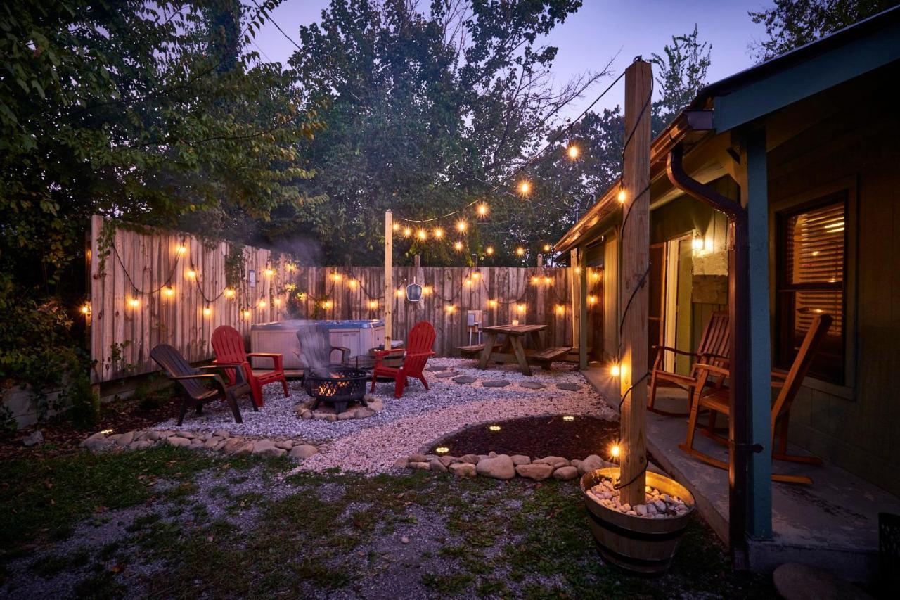 Steps From Downtown Pigeon Forge Parkway + Private Hottub And Firepit - Wifi - Firefly Bungalows Dış mekan fotoğraf