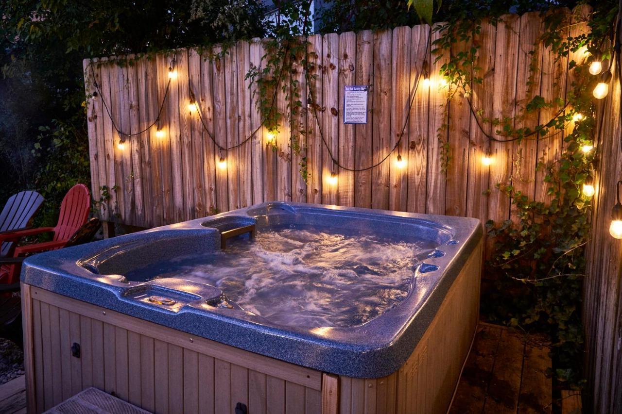 Steps From Downtown Pigeon Forge Parkway + Private Hottub And Firepit - Wifi - Firefly Bungalows Dış mekan fotoğraf